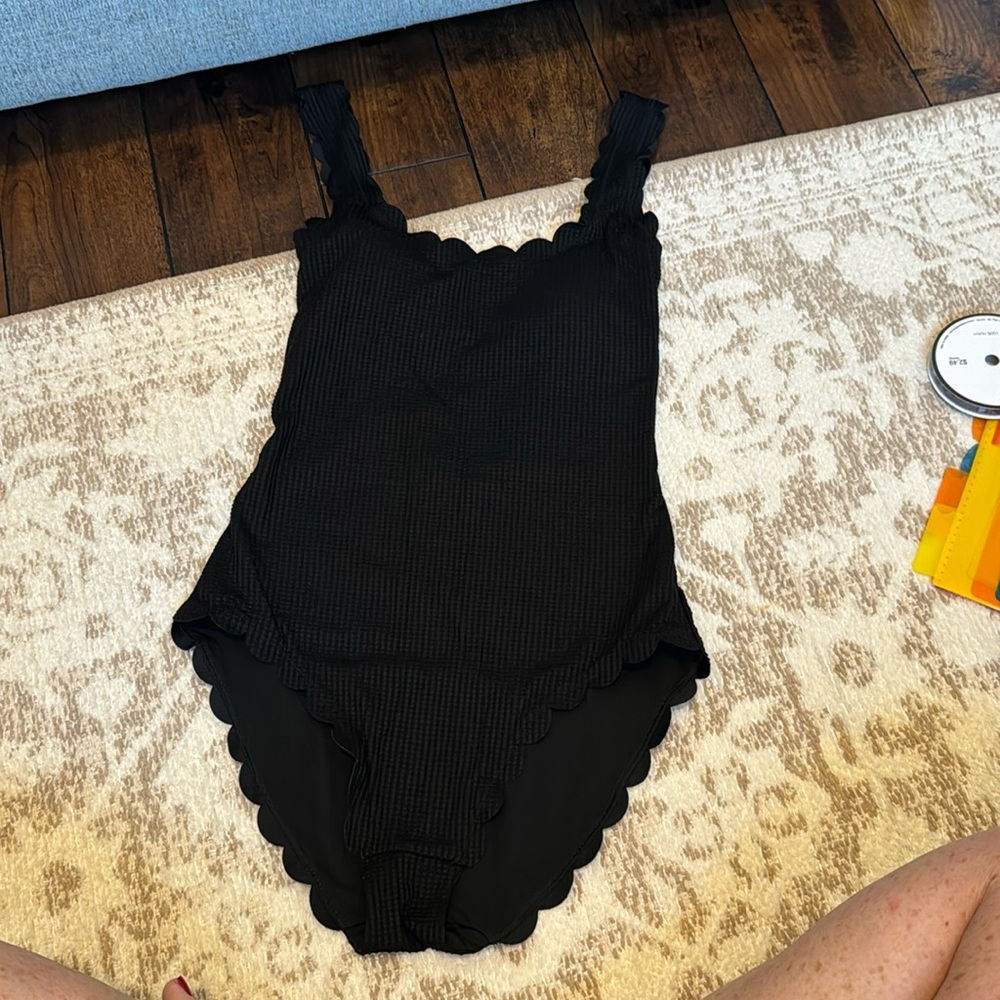 Aerie Scalloped black swim suit small size